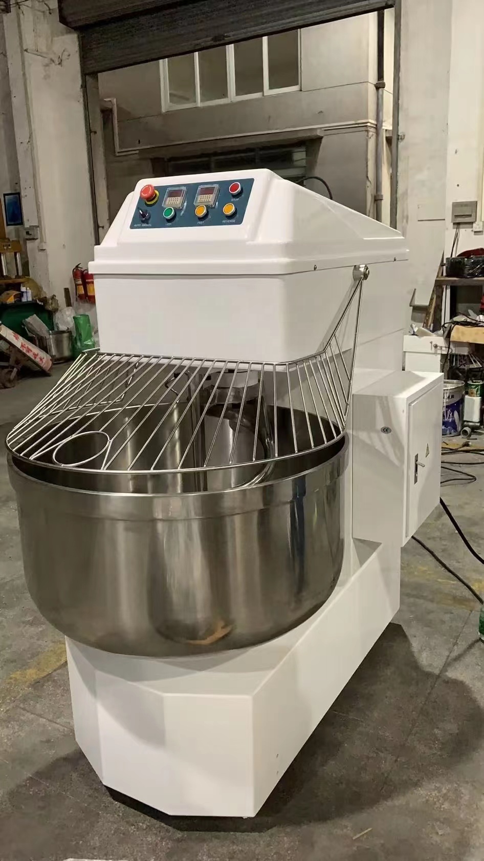 เครื่องผสมแป้งเบเกอรี่แบบเกลีย - Dough Mixer Machine บทวิจารณ์และราคา